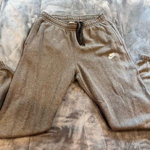 Grey nike sweatpants, great condition, size medium